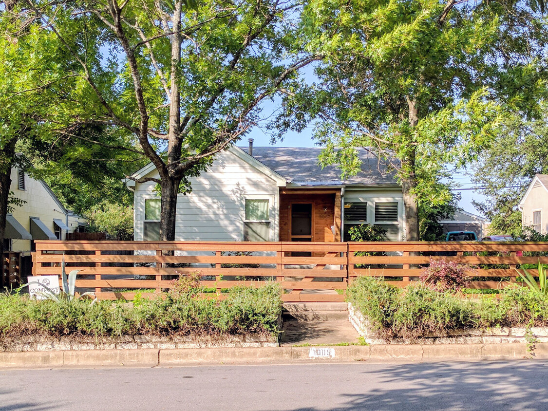 Front Yard from Street - 1005 E 43rd St