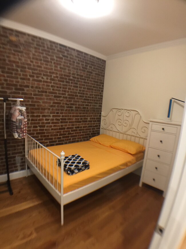 Building Photo - 246 W 108th St