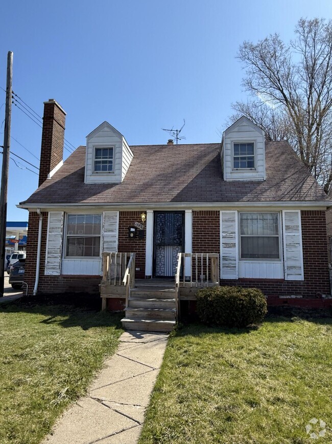 Building Photo - 11430 Hubbell Ave