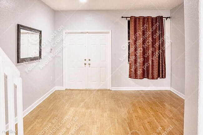 Building Photo - 3 br, 2.5 bath Townhome - 17052 SW 39th Ct