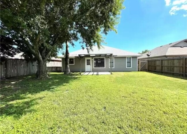 Building Photo - 3025 Westlake Dr