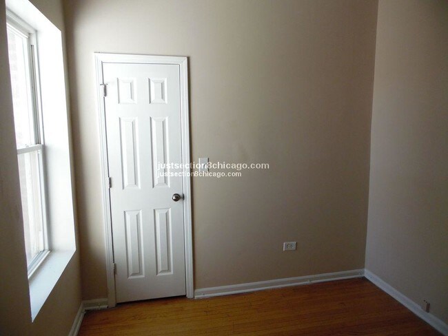 Foto del edificio - 1104 W 78th St