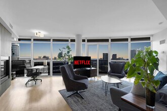 Building Photo - 21 Carlton St.