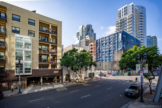 Building Photo - 1025 Island Ave