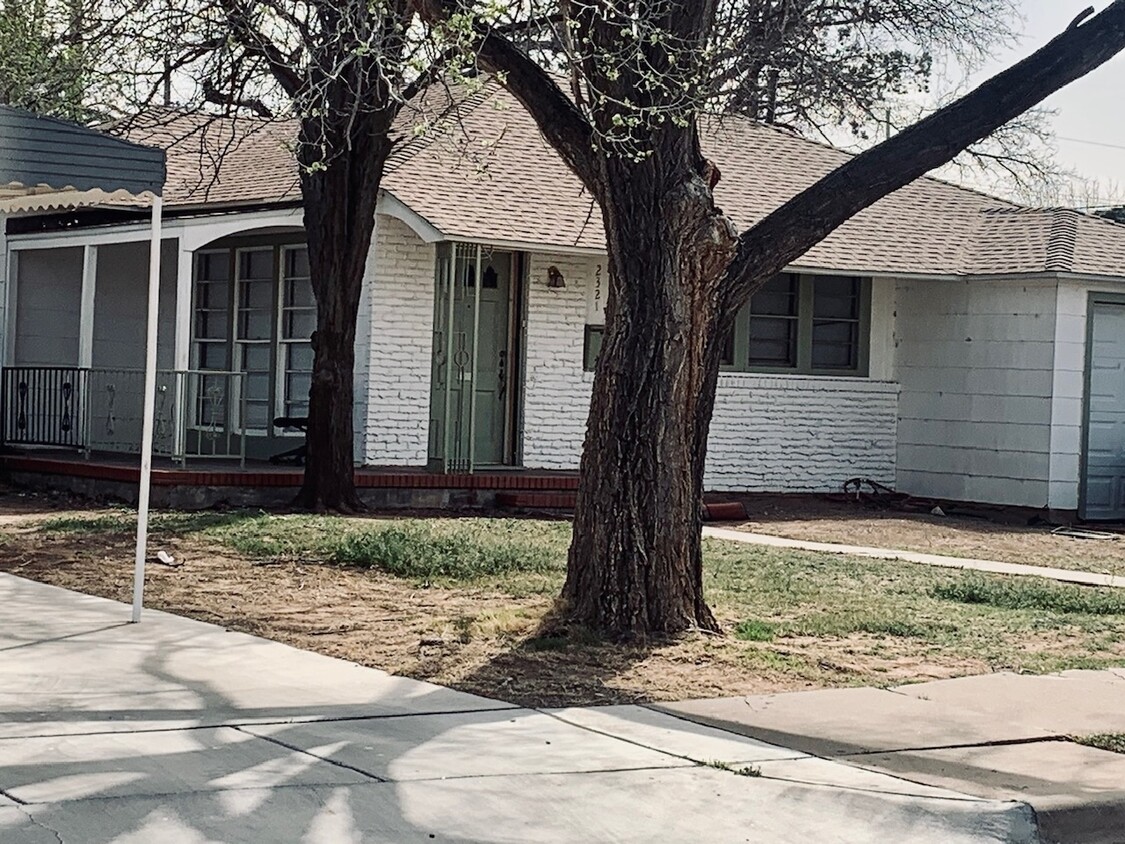 Foto principal - 2321 21st St