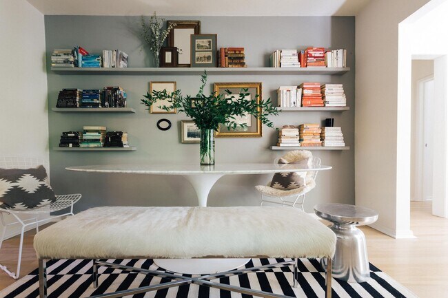 Foto del edificio - Fully Furnished Hollywood Hills Retreat | Private, Gated, Monthly Rental