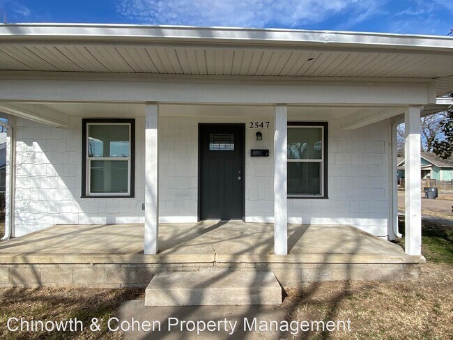 Foto del edificio - 3 br, 1 bath House - 2547 E 10th St
