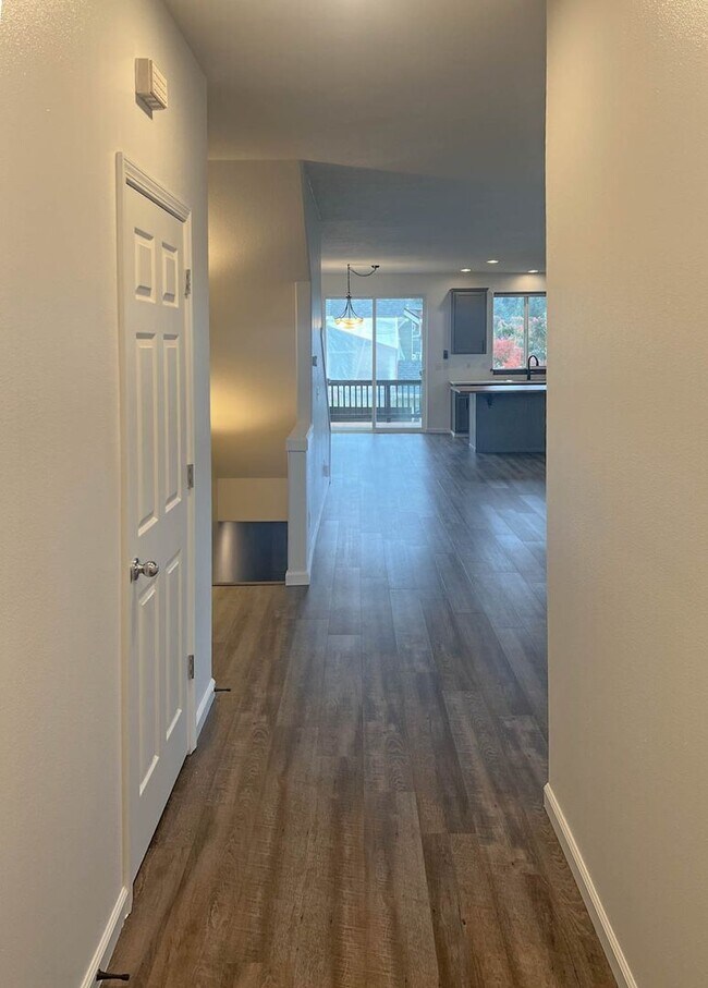 Foto del edificio - Beautiful West Linn Home in a Quiet, Desirable Neighborhood