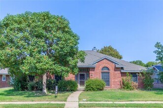 Building Photo - 1207 Brook Dr