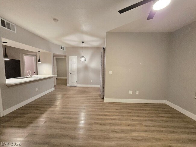 Foto del edificio - 7255 W Sunset Rd