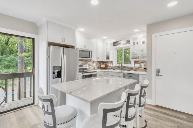 Building Photo - 800 St Andrews Dr