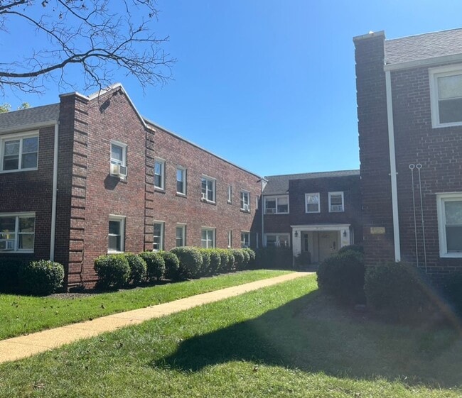 Building Photo - 220 Allison St NW