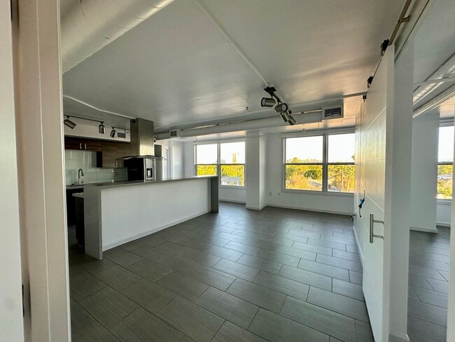 Foto del edificio - 535 W Thomas Rd