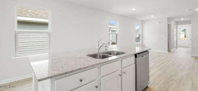 Foto del edificio - 6615 Kettles St