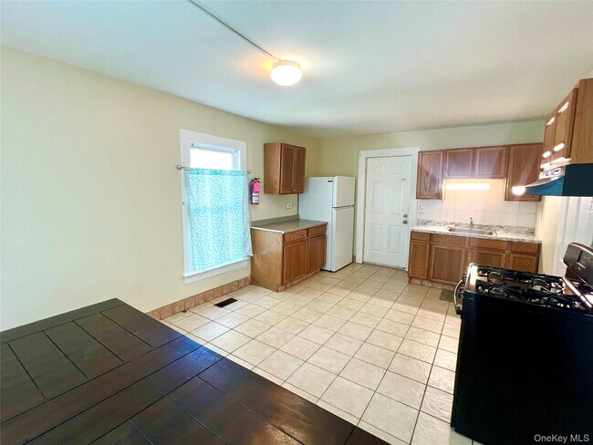 Foto del edificio - 30 Knapp Ave