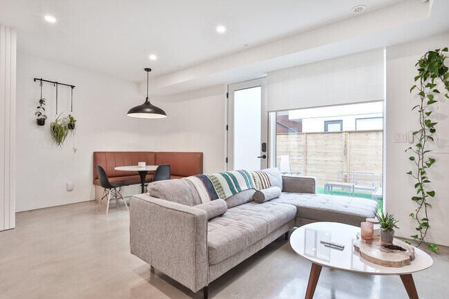 Salle à manger avec banquette intégrée - 28 Salem Av