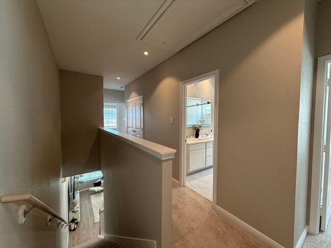 Building Photo - 3144 Gorge Way