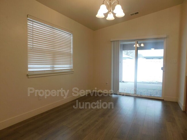 Foto del edificio - 579 Redwing Ln