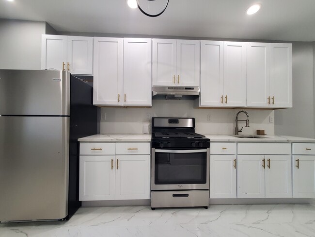 Building Photo - 482 Kennedy Blvd