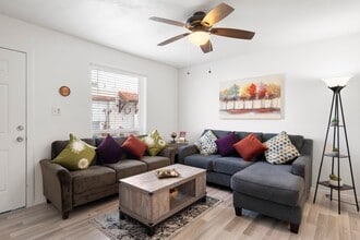 Building Photo - 8066 E Oak St