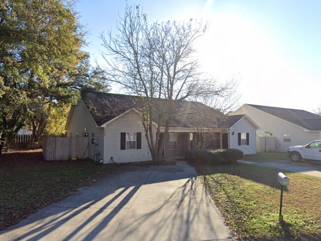 Foto del edificio - $1,595 Mo. - Pet Friendly, 3 Bedroom, 2 Bath Duplex will be available soon!