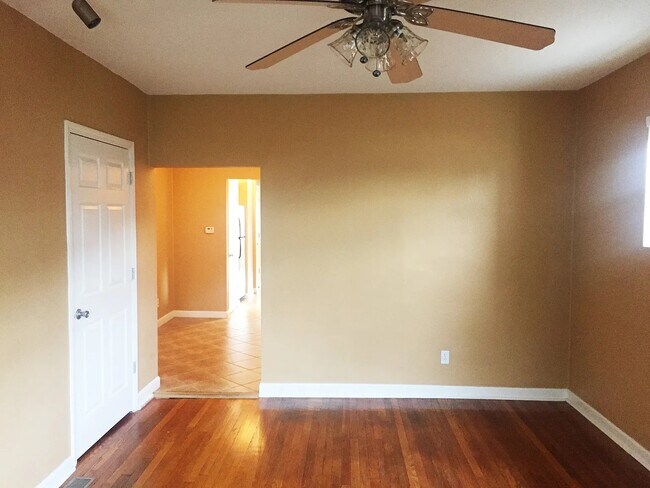 Sala de estar - 7724 Big Bend Blvd