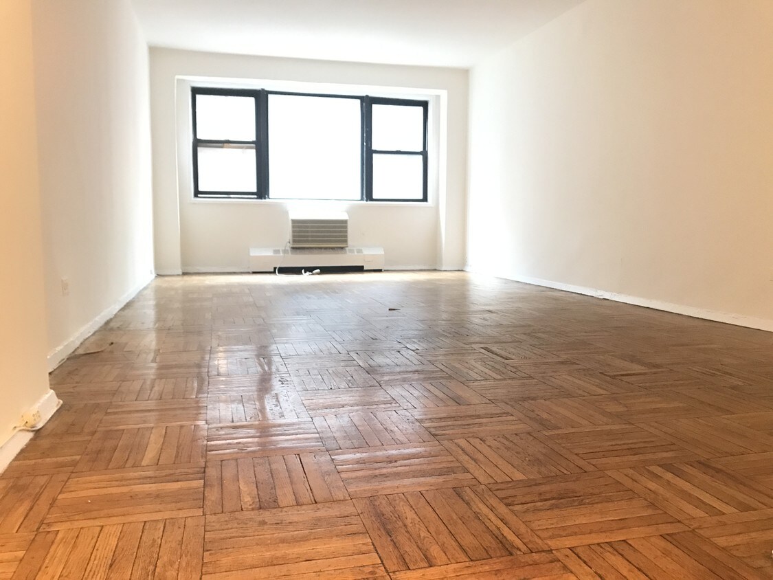 Primary Photo - 310 E 54th St