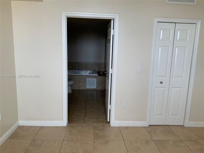 Building Photo - 888 Douglas Rd