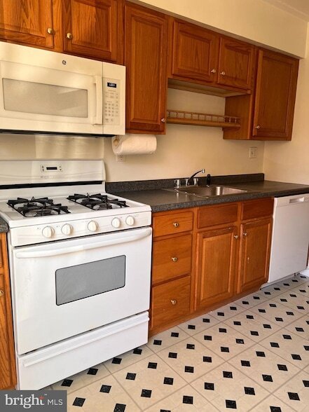 Foto del edificio - 329 Shawmont Ave