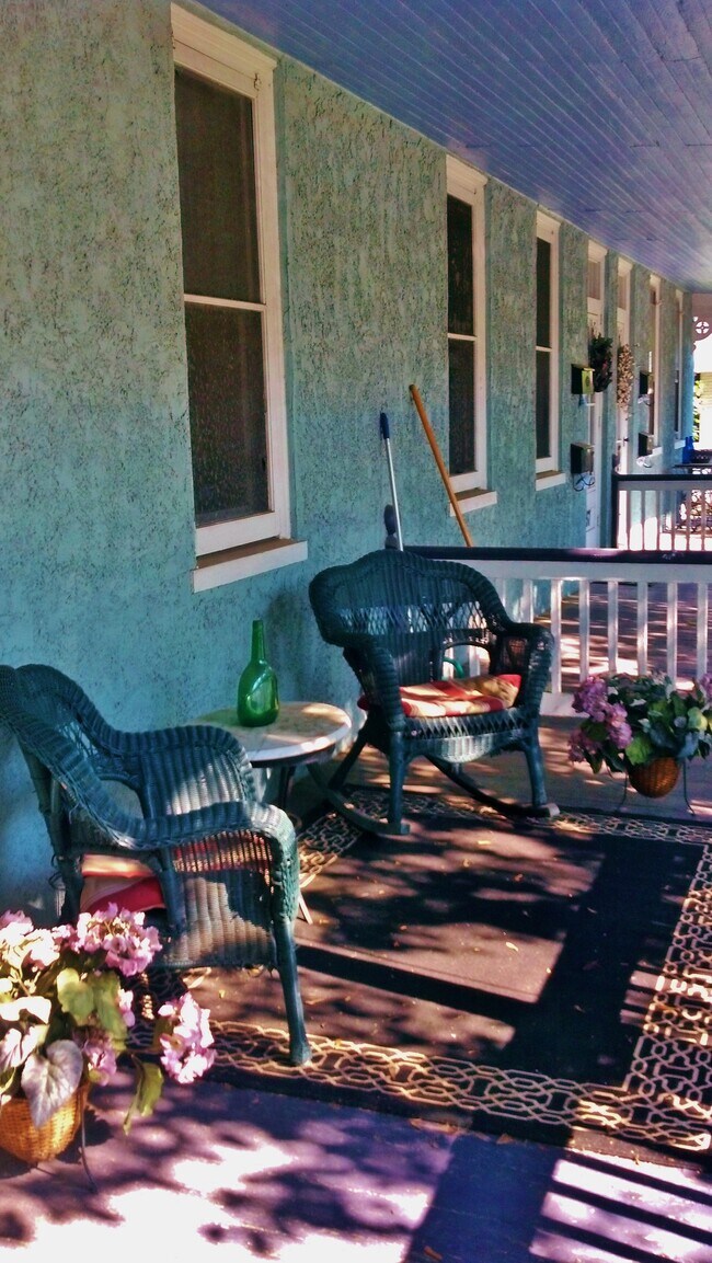 Building Photo - 37A Maple Ave