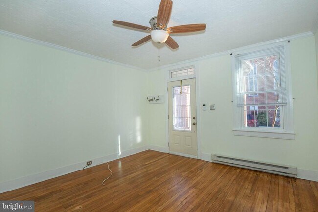 Foto del edificio - 106 S Maple Ave