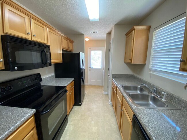 Foto del edificio - BRIDGEWATER HOME! PRE-LEASING FOR AUGUST 2...