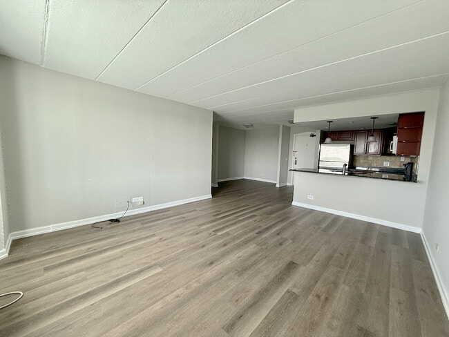 Building Photo - 1 Renaissance Pl