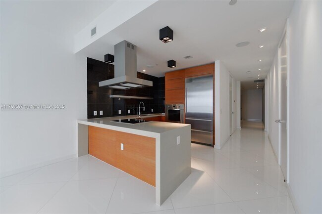 Building Photo - 1100 Biscayne Blvd