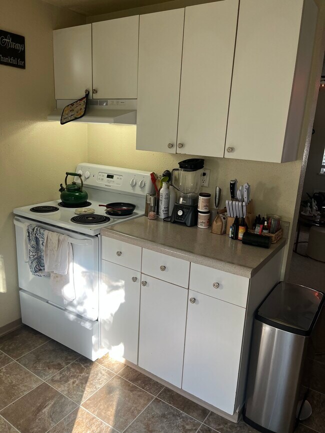 Foto del edificio - Lake Louise Dr SW