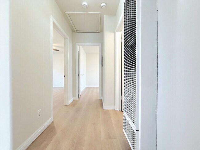 Foto del edificio - 1325 W 58th St