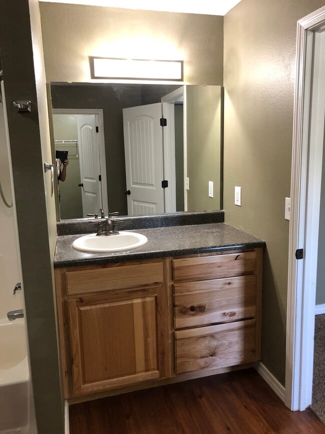Building Photo - Beautiful Nixa Home