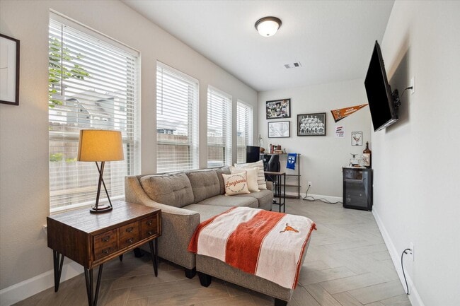 Building Photo - 2015 Kirby Landing Dr