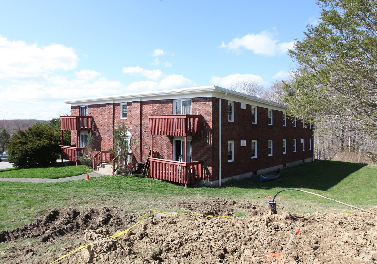 102 Wellswood Rd, Columbia, CT 06237 Apartments in Columbia, CT