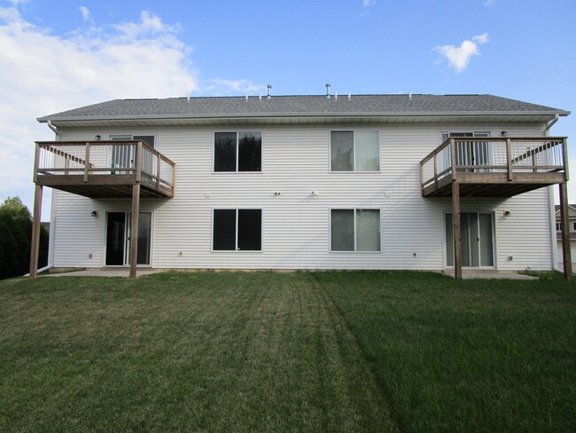 Building Photo - 1482 Palisades Dr