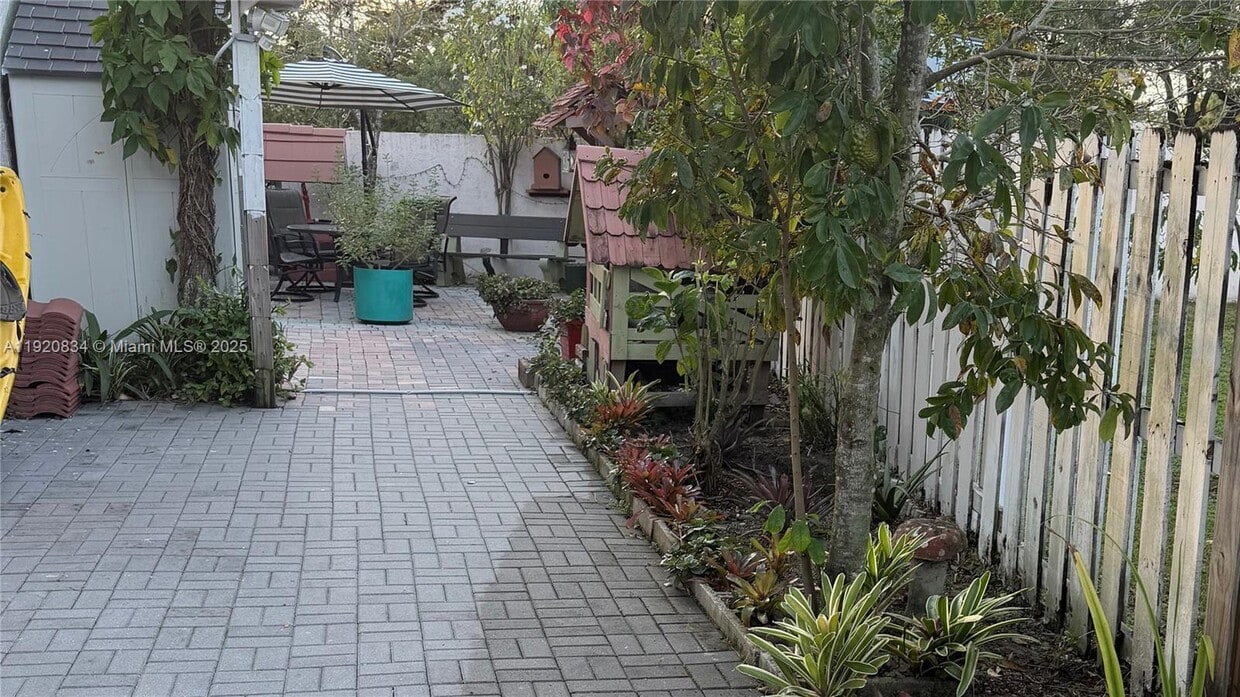 Primary Photo - 721 NW 135th Way