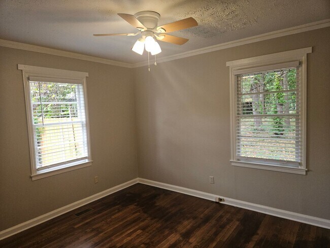 Building Photo - Smyrna Heights Bungalow