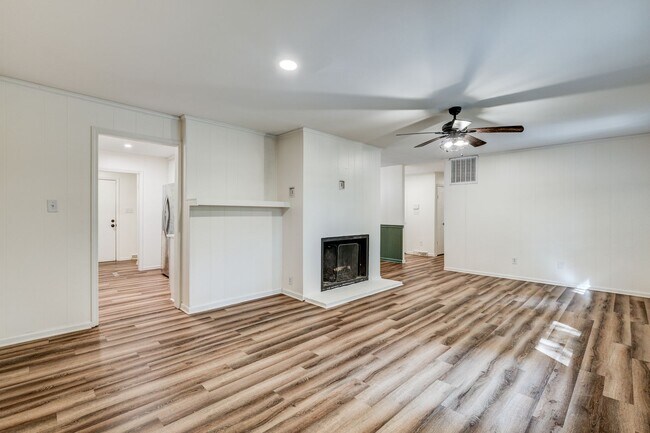 Foto del edificio - Private Home on Spacious Lot in Browns Sum...