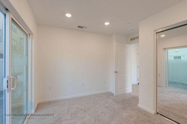 Building Photo - 4 Bed 3.5 Bath Detached House in South El Monte!