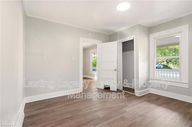 Foto del edificio - 2051 Bloomfield Dr