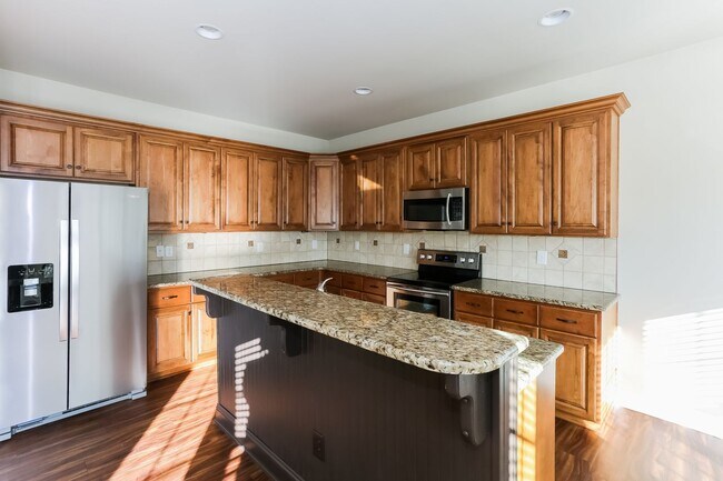 Foto del edificio - Three Bedroom House in Concord