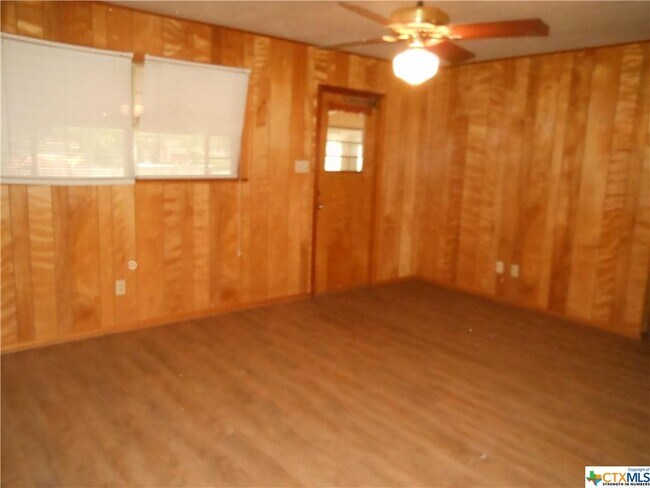 Building Photo - 849 I-35