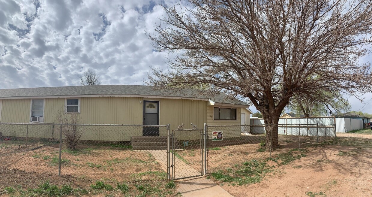 Foto principal - 1120 N Oak St