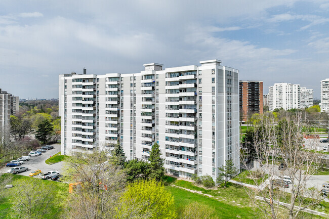 Photo du bâtiment - 6161 Bathurst St