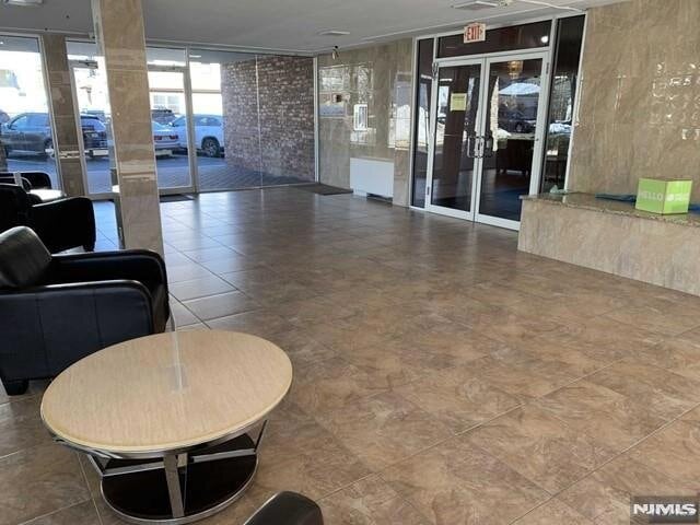 Photo - 275 Hoym St Apartment